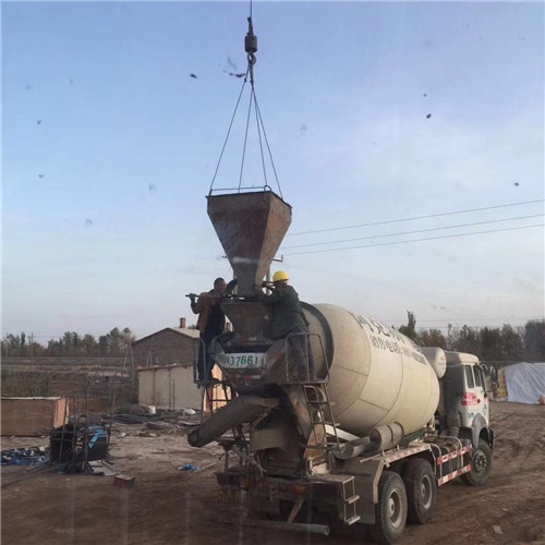 库车市“精准瞄准”—— 吊车的 “定位导航” 技术