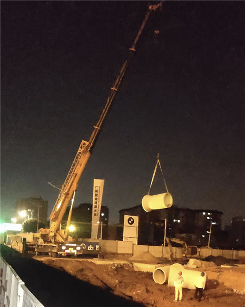 库车市“弯臂矫正”—— 吊车的 “形变补偿” 技术