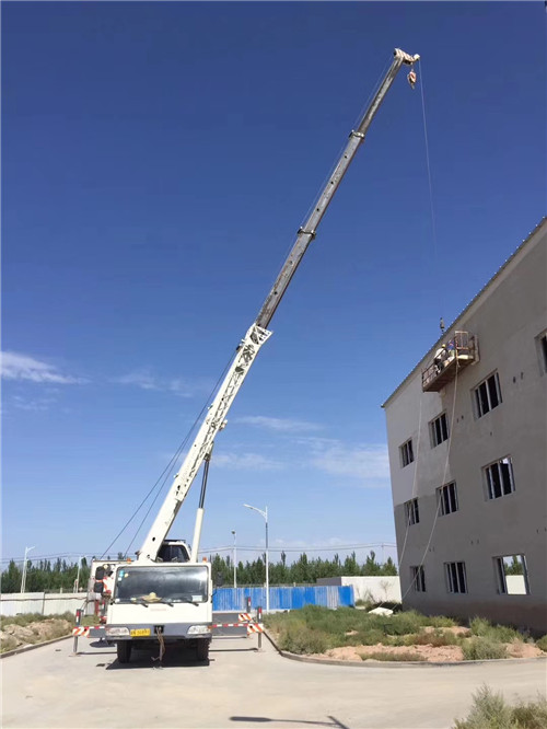 库车市“轻装强干”—— 吊车的 “轻量化臂架” 技术