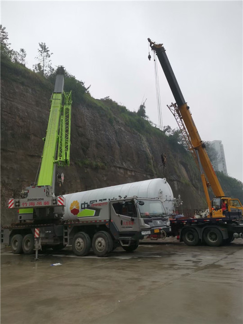 库车市“不怕风雨冻”—— 吊车的 “恶劣环境适应” 技术